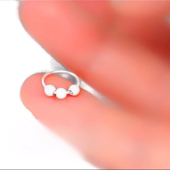 Stardust beaded tragus/helix hoop earring - Picture 2 of 8